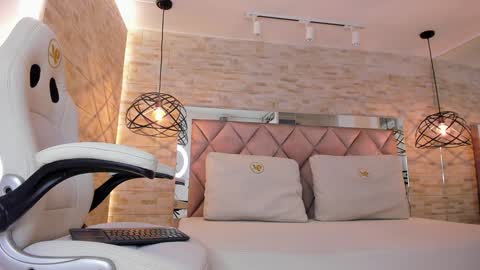  DOROTHY online show from 22, 1, 2025