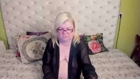 Snapshot of dorramay chatting on 4, 11, 2025 Dorra online show from 4, 11, 2025