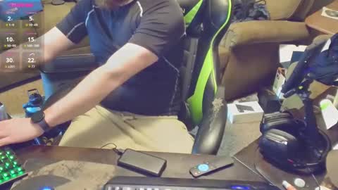 Snapshot of dotyoureyezez chatting on 1, 2, 2025 DotYourEyezez online show from 1, 2, 2025