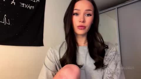 MOLLYYYY dont forget to give me a thumb up online show from 8, 1, 2026