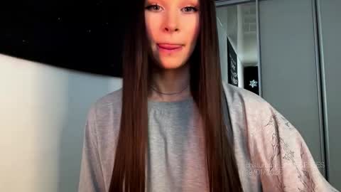 MOLLYYYY dont forget to give me a thumb up online show from 19, 1, 2026