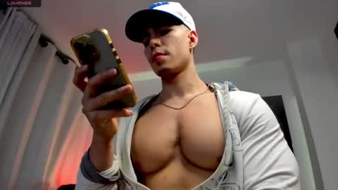 Snapshot of douglassafado chatting on 15, 11, 2025 Douglas Safado online show from 15, 11, 2025