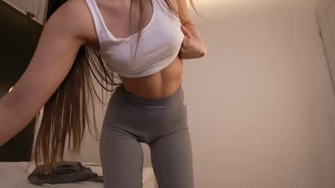 Snapshot of dovia chatting on 17, 2, 2025 . . online show from 17, 2, 2025