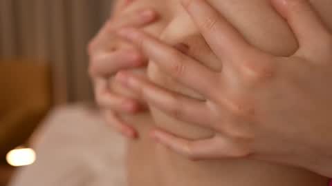 Snapshot of dovia chatting on 1, 3, 2025 . . online show from 1, 3, 2025