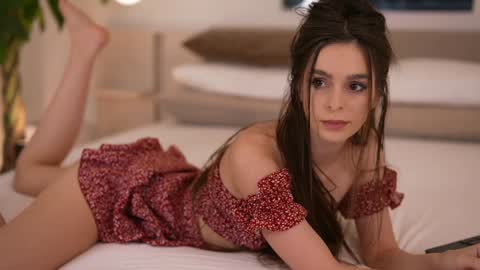 Snapshot of dovia chatting on 15, 11, 2025 . . online show from 15, 11, 2025