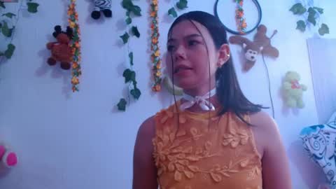 Snapshot of draculaura_x chatting on 26, 4, 2026 Laura online show from 26, 4, 2026