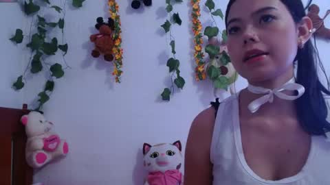 Snapshot of draculaura_x chatting on 3, 5, 2026 Laura online show from 3, 5, 2026