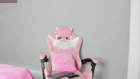 Snapshot of dream_team4 chatting on 14, 11, 2025 dream team online show from 14, 11, 2025