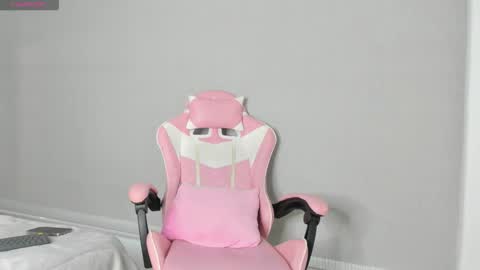 Snapshot of dream_team4 chatting on 24, 11, 2025 dream team online show from 24, 11, 2025