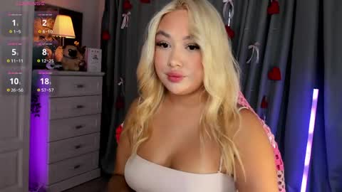 Snapshot of dreamaise chatting on 17, 5, 2026 Mary pvt open use pink and blue app lovense online show from 17, 5, 2026