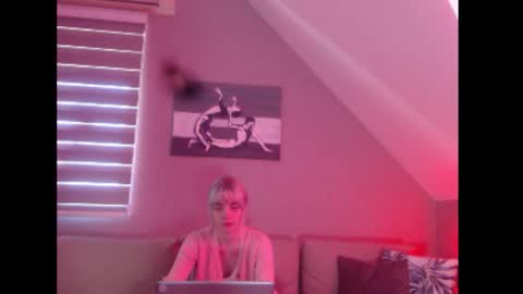 A girl online show from 19, 9, 2025