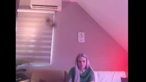 A girl online show from 24, 3, 2026