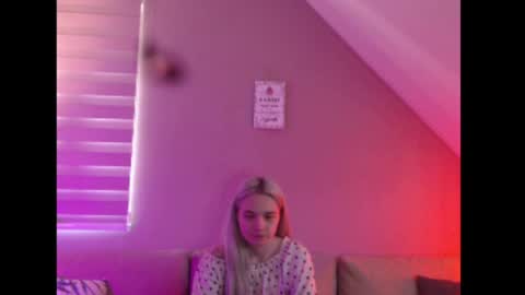 A girl online show from 22, 4, 2026