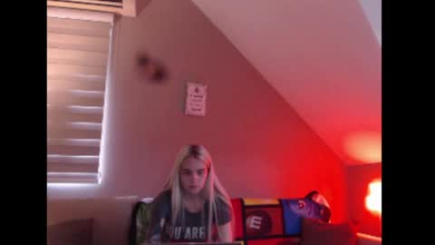 Snapshot of dreamcatcherfantasy chatting on 4, 6, 2026 A girl online show from 4, 6, 2026