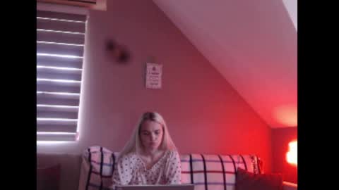 Snapshot of dreamcatcherfantasy chatting on 10, 6, 2026 A girl online show from 10, 6, 2026