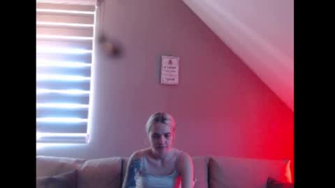 Snapshot of dreamcatcherfantasy chatting on 22, 6, 2026 A girl online show from 22, 6, 2026