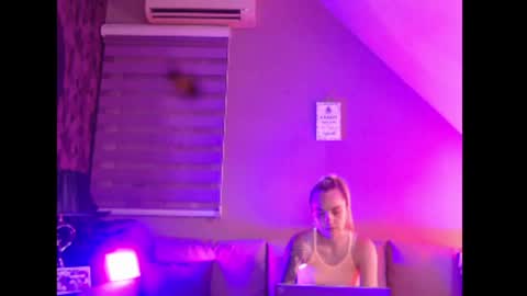Snapshot of dreamcatcherfantasy chatting on 24, 6, 2026 A girl online show from 24, 6, 2026