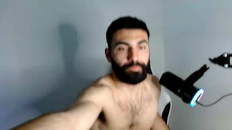 drewwho_ online show from 22, 4, 2026