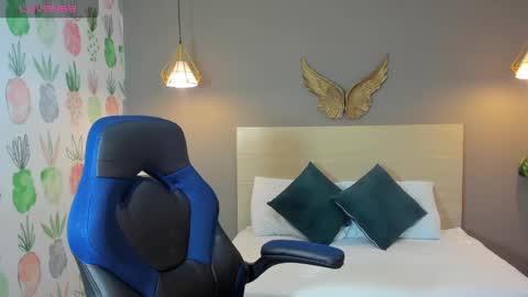 Snapshot of dulce_victoriaa_ chatting on 17, 2, 2025 V I C T O R I A online show from 17, 2, 2025