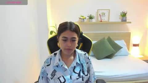 Snapshot of dulce_victoriaa_ chatting on 4, 3, 2025 V I C T O R I A online show from 4, 3, 2025