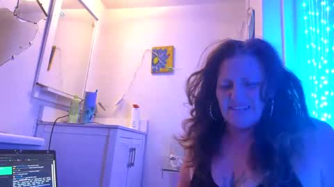 Snapshot of dumbgirl5150 chatting on 2, 12, 2024 dumbgirl5150 online show from 2, 12, 2024