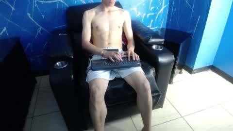 Snapshot of dumbito73 chatting on 8, 3, 2025 Dumbito73 online show from 8, 3, 2025