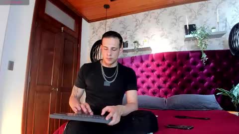 Dustin Sonne online show from 11, 11, 2025