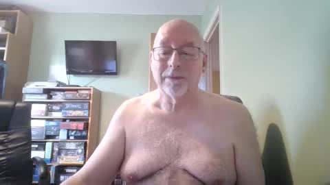 Snapshot of dutchunclejohn chatting on 2, 12, 2025 DutchUncleJohn online show from 2, 12, 2025