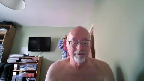Snapshot of dutchunclejohn chatting on 4, 8, 2026 DutchUncleJohn online show from 4, 8, 2026