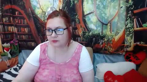 Snapshot of dyannelovee chatting on 28, 5, 2026 Dyanne online show from 28, 5, 2026
