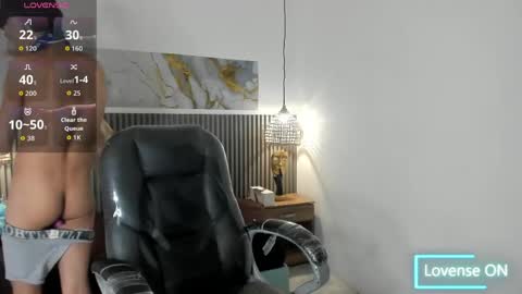 Snapshot of dyla_n18_ chatting on 7, 5, 2026 dyla_n18_ online show from 7, 5, 2026