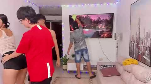 Snapshot of dylanbisex_hot chatting on 22, 12, 2024 Mod Dylan Lilith Alan and Drake online show from 22, 12, 2024