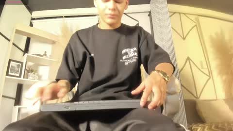 Snapshot of dylanroyce_ chatting on 7, 5, 2026 dylanroyce_ online show from 7, 5, 2026