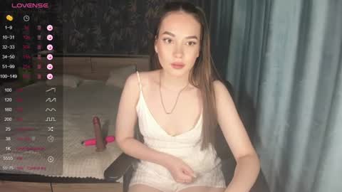 Snapshot of e_mil_y chatting on 24, 7, 2026 Emily online show from 24, 7, 2026