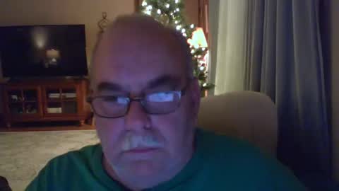 Snapshot of earl52 chatting on 19, 12, 2024 earl52 online show from 19, 12, 2024
