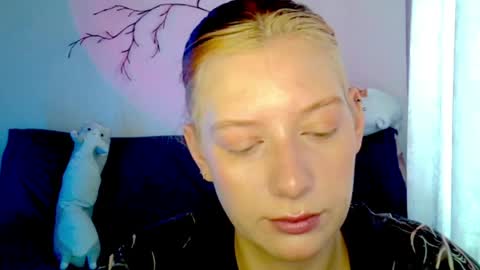 Snapshot of earn_my_lily chatting on 18, 4, 2026 Lily online show from 18, 4, 2026