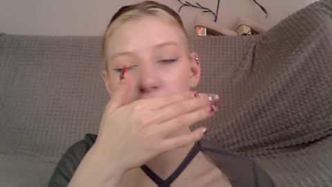 Snapshot of earn_my_lily chatting on 5, 5, 2026 Lily online show from 5, 5, 2026