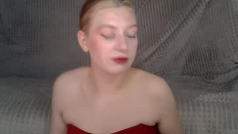 Snapshot of earn_my_lily chatting on 8, 5, 2026 Lily online show from 8, 5, 2026