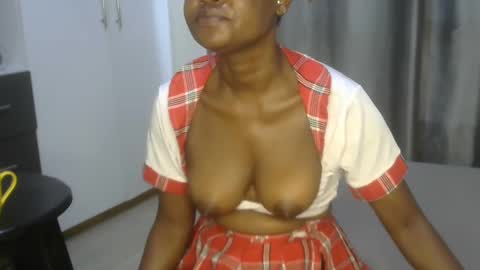 Snapshot of east_queen chatting on 2, 2, 2025 east_queen online show from 2, 2, 2025