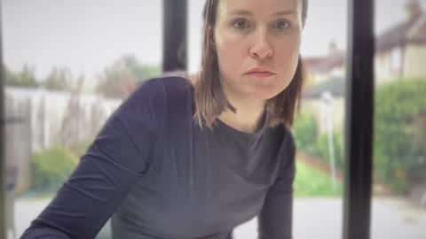 Nadia Ferreira  online show from 4, 2, 2025