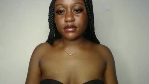 Snapshot of ebony_fatass chatting on 12, 9, 2025 Ella online show from 12, 9, 2025