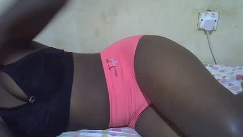 Snapshot of ebony_flower4 chatting on 4, 3, 2025 ebony_flower4 online show from 4, 3, 2025