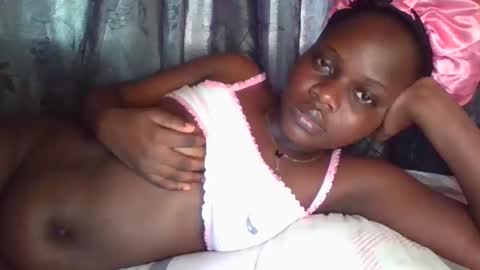 Snapshot of ebony_tasha chatting on 5, 2, 2026 tasha online show from 5, 2, 2026