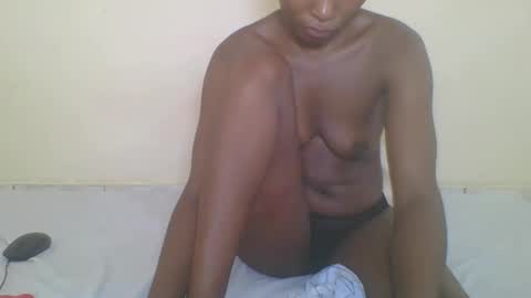 Snapshot of ebonycutegal1996 chatting on 20, 12, 2025 TRIZER online show from 20, 12, 2025