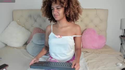 Snapshot of ebonygoddes03 chatting on 25, 12, 2024 Queen Ebony online show from 25, 12, 2024