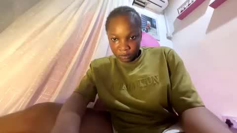 Snapshot of ebonykissxx chatting on 16, 10, 2025 ebonykissxx online show from 16, 10, 2025