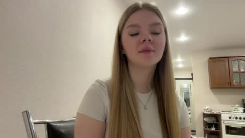 Mia online show from 8, 4, 2026