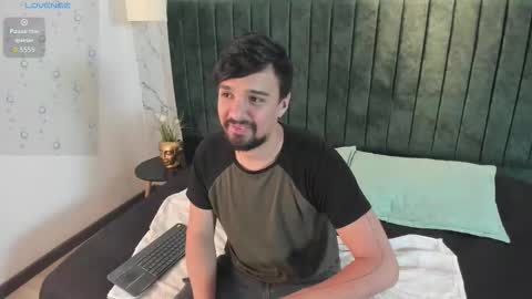 Snapshot of edward_maxx chatting on 1, 2, 2026 Eduardo online show from 1, 2, 2026