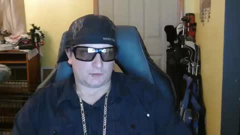 edwardaims_2please online show from 17, 12, 2025