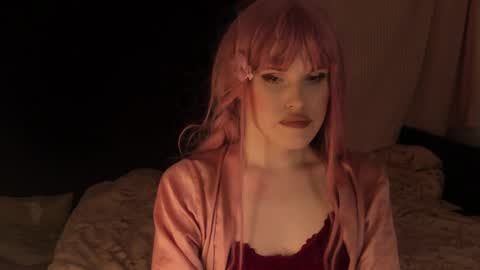 Effie Mur online show from 8, 1, 2025